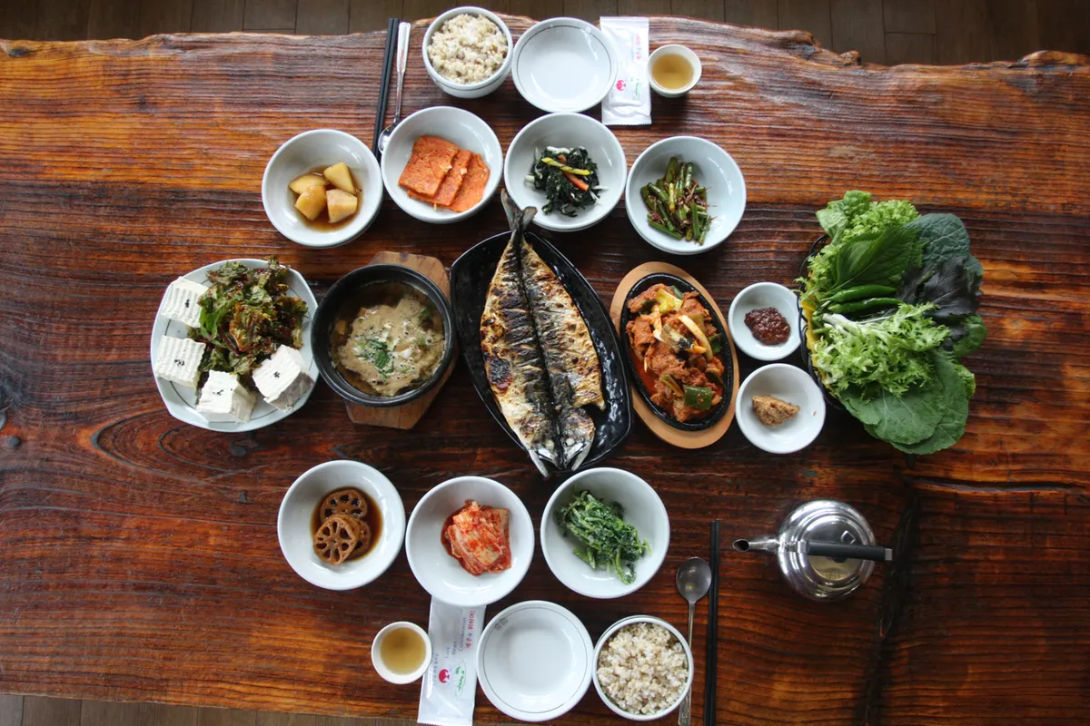 韓国料理がふんだんに並ぶ「ボリューム満点の定食」